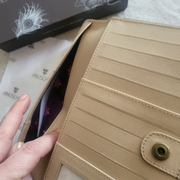 Anuschka large hand painted designer wallet brand new with tags and box $80 - Picture 6 of 9